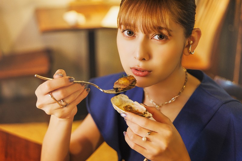 アンジェラ芽衣　Spiral 渋谷店　「うにく牡蠣　雲丹と和牛のグリルオイスター　2P」（1500円）
