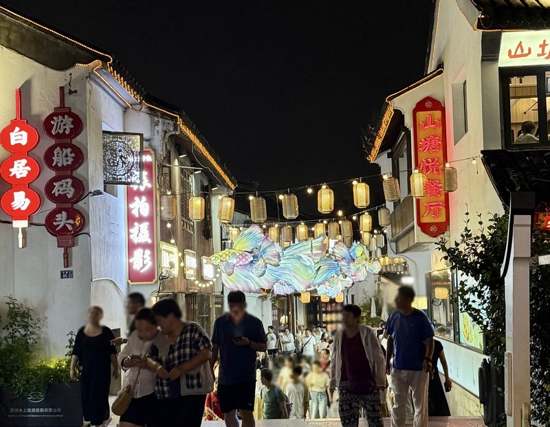 鎌倉の小町通りを彷彿とさせるようなノスタルジック繁華街。遅くまで賑わっているので夜の散策にもうってつけです。