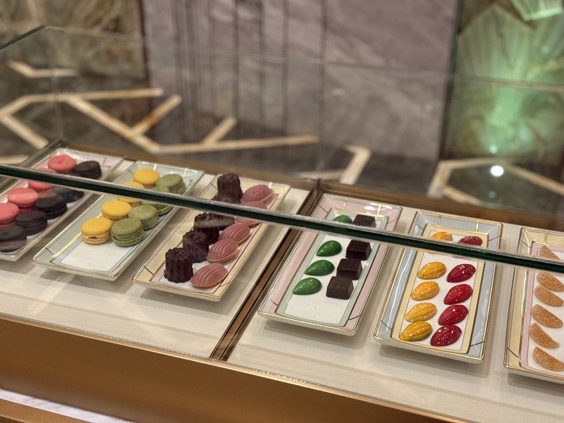 チョコレートやマカロンのワゴンサービスも。