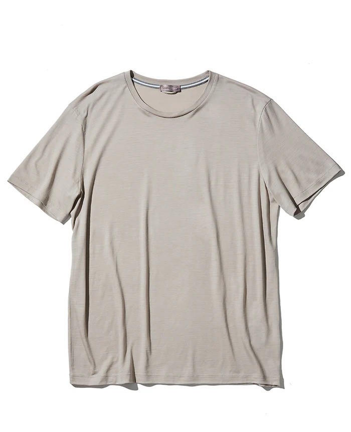 Tシャツ4万4000円／ヘルノ（買えるLEON）