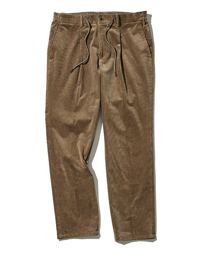 パンツ¥39,600／アクアスキュータム（買えるLEON）