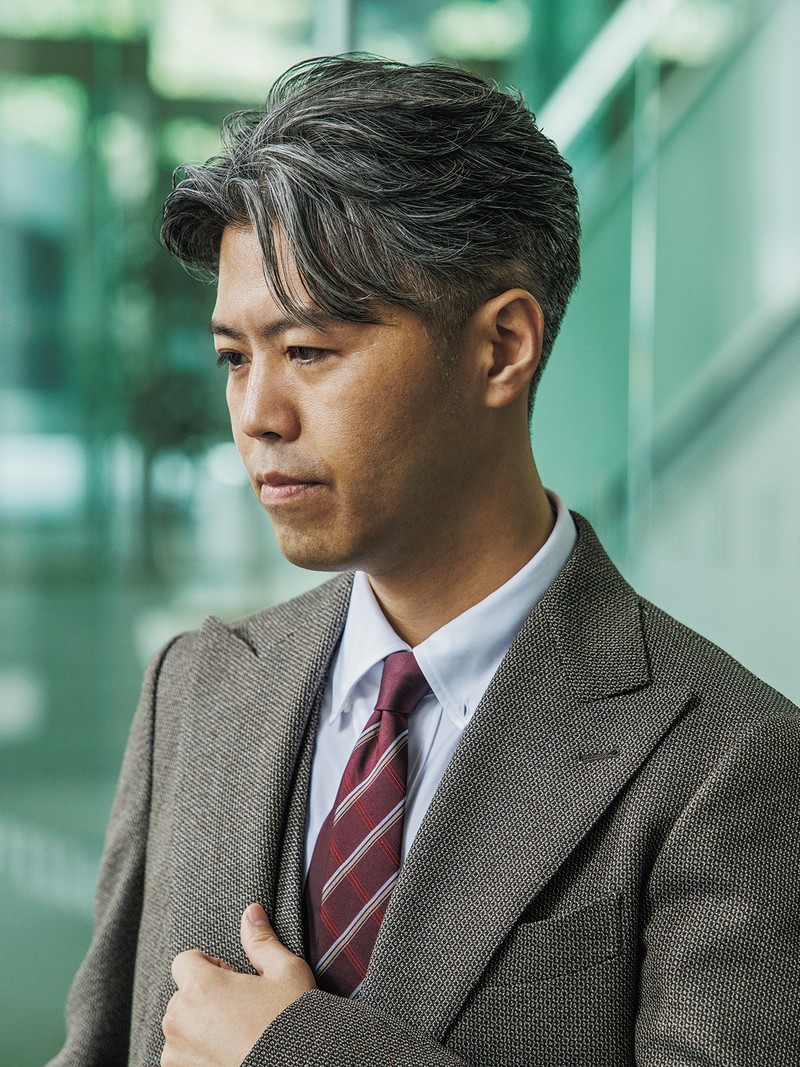 根本篤志さん(44歳/コンサルタント業) 締めるトコロはきっちり締めてトップにはちょい遊び心を