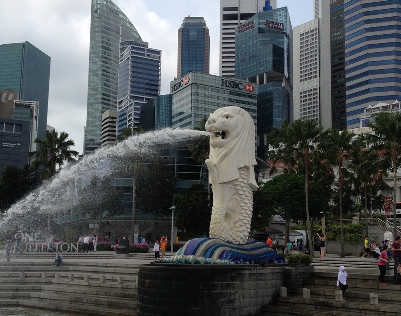 マーライオンはライオンの上半身と魚の下半身をもつ伝説の生き物。