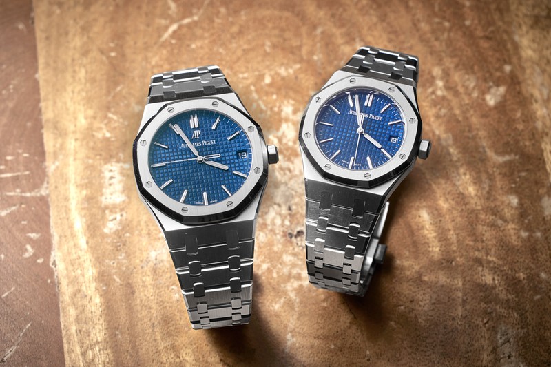 42歳の時についに手に入れたロイヤル オークは、41㎜ケースのモデル（写真左）。存在感ある一本は、薄着スタイルの“重し役”としても最適だとか。