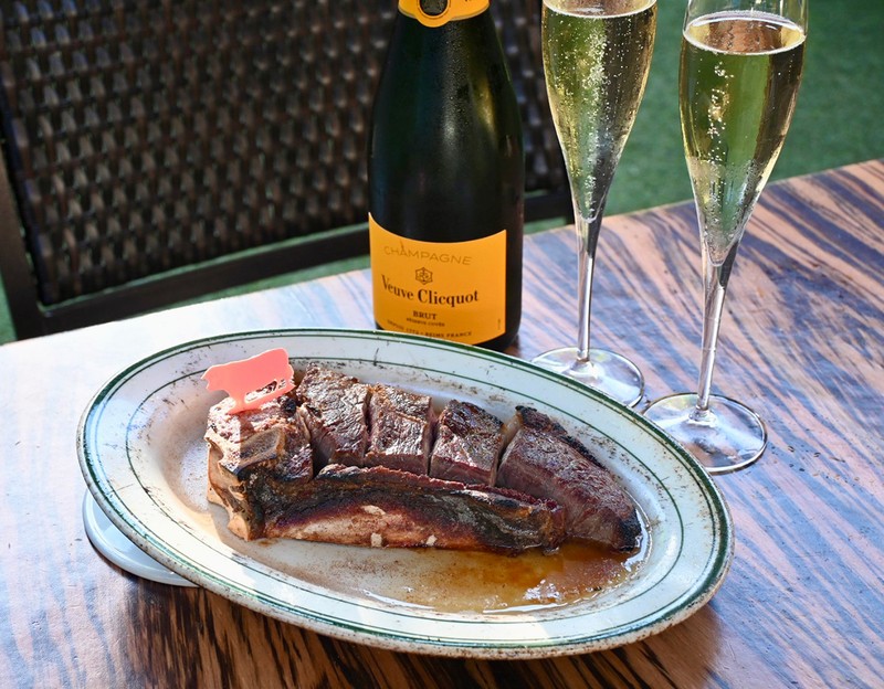 28日間のドライエイジングを経て高温で焼き上げたテイスト オブ ニューヨーク