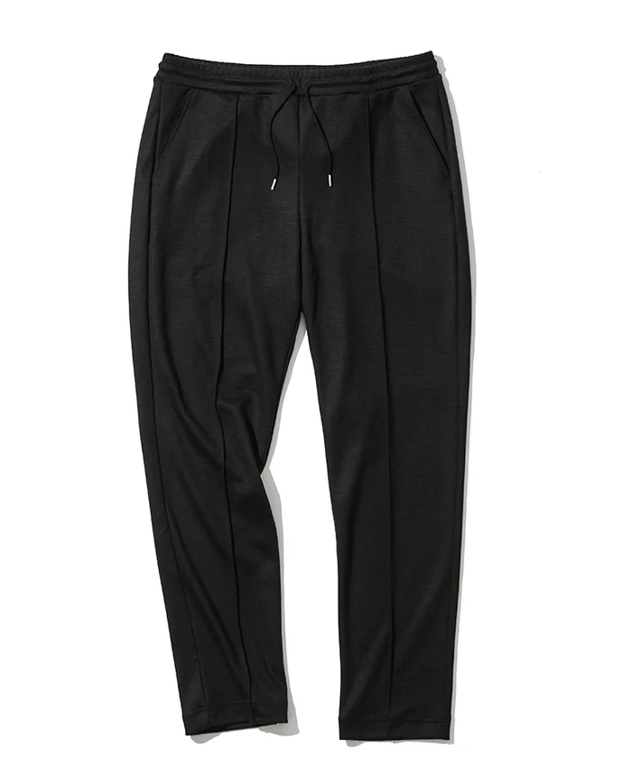 パンツ3万3000円／リヴォラ（買えるLEON）