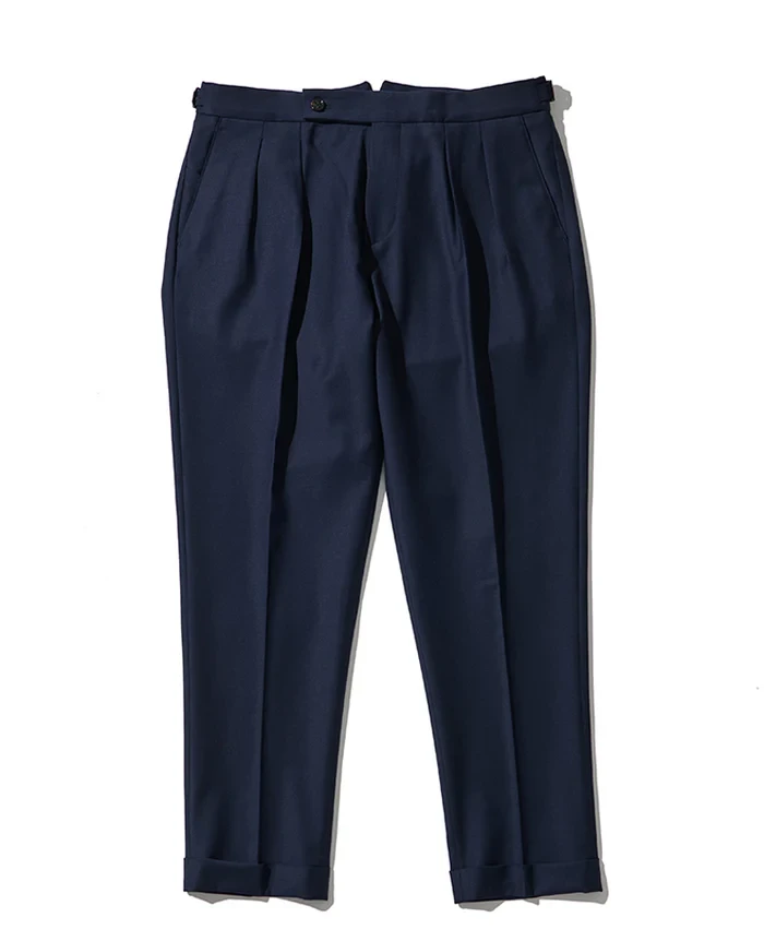 パンツ3万7400円／ベルウィッチ（買えるLEON）