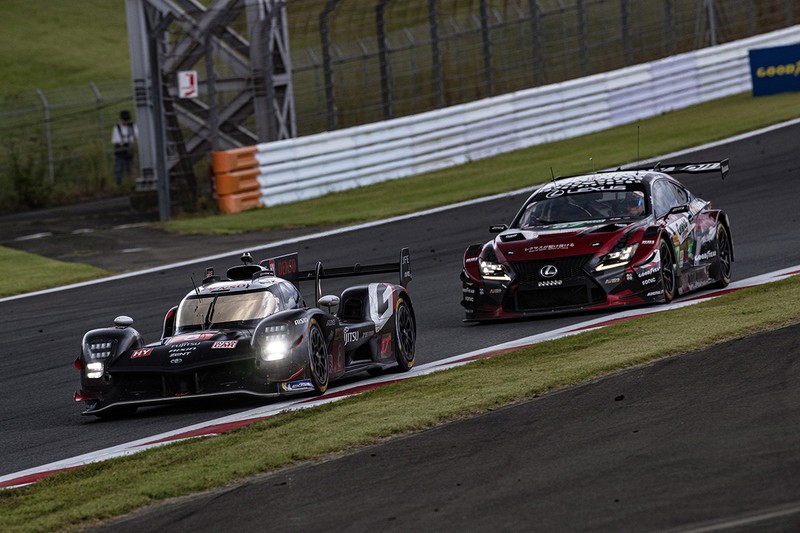 TOYOTA GAZOO Racingのハイパーカー、トヨタGR010ハイブリッドと、レクサスのGTカー、レクサスRC F LMGT3。