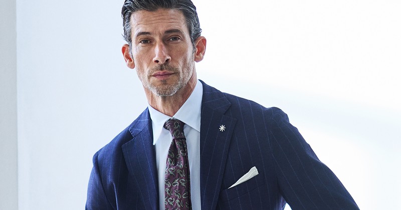 名門GALLIA 極上の紳士ポロセーター　買えるLEONモデル　粋なブルー色 名門GALLIA 極上の紳士ポロセーター 買えるLEONモデル 粋な