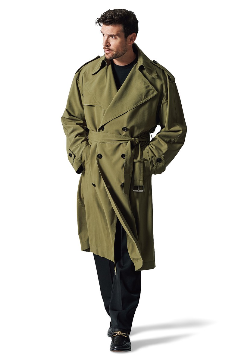 コート57万9700円、ジャケット52万300円、カットソー7万1500円(参考価格)、パンツ22万円、靴16万7200円(参考価格)/すべてボッテガ・ヴェネタ(ボッテガ・ヴェネタ ジャパン)