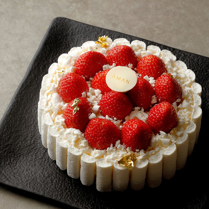 アマン東京 「ノエル ブラン」 7992円(直径約12㎝)9720円(直径約15㎝) ※写真は15㎝