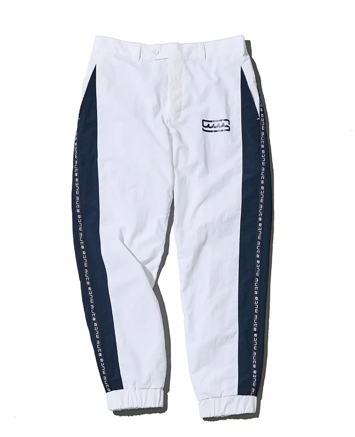 パンツ3万6300円／ムータ・マリン（買えるLEON）