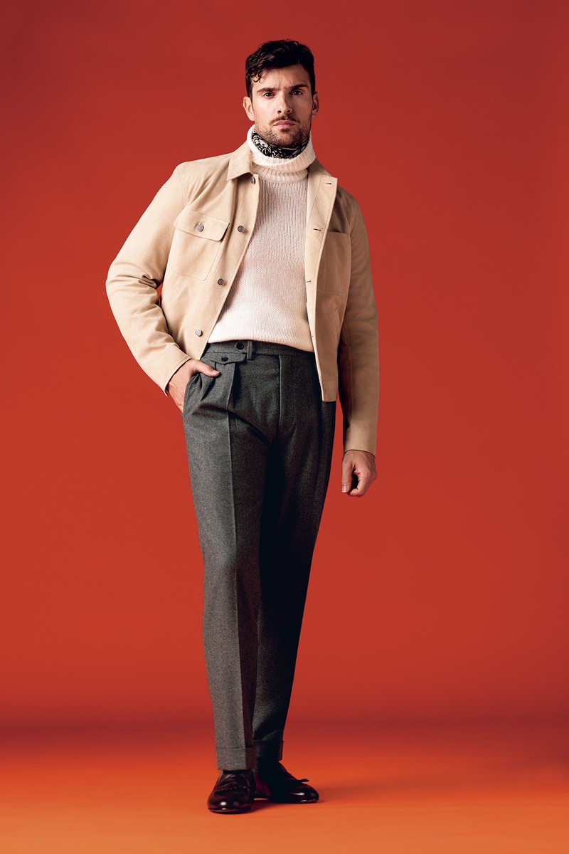 ブルゾン93万3900円、パンツ12万8700円、ニット26万8400円、靴15万2900円、スカーフ5万600円/すべてラルフ ローレン パープル レーベル(ラルフ ローレン)