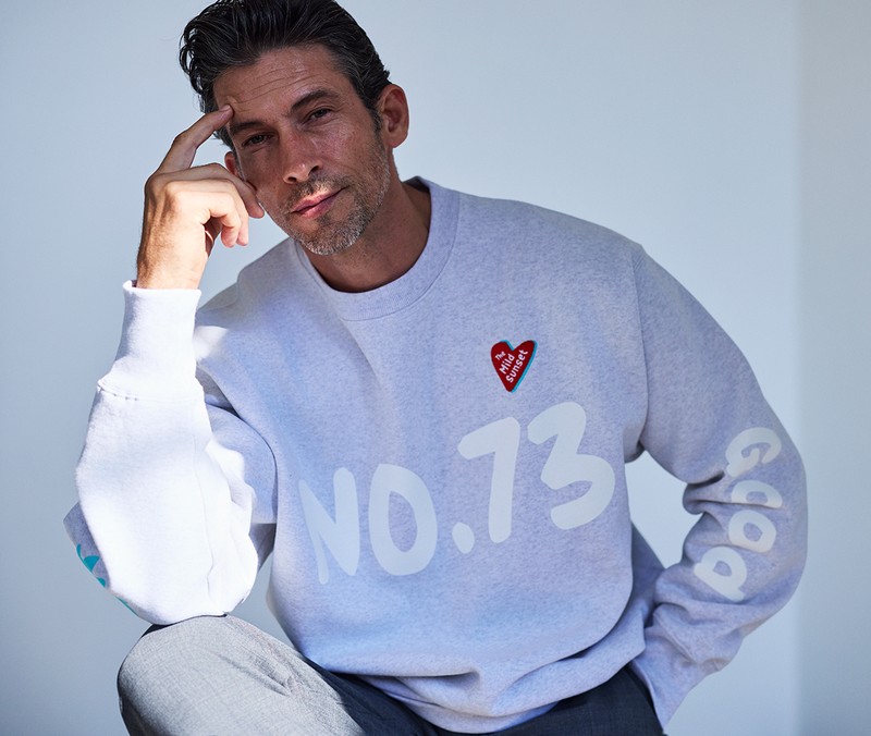 スウェット2万9700円／マイルドサンセット、パンツ3万9600円／エムバイ（買えるLEON）