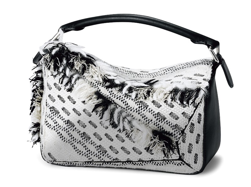 [W24×H16.5×D10.5㎝] 68万5300円（予定価格）／ロエベ（ロエベ ジャパン クライアントサービス）