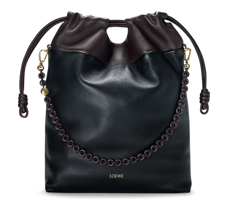 [W29×H38×D9㎝] 61万2700円（予定価格）／ロエベ（ロエベ ジャパン クライアントサービス）