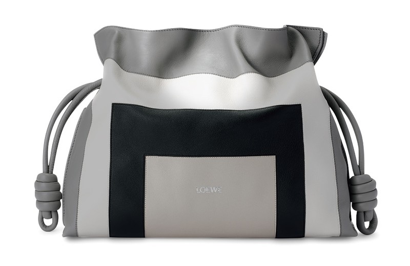 バッグ　[W30×H24.5×D10.5㎝] 48万6200円（予定価格）／ロエベ（ロエベ ジャパン クライアントサービス）