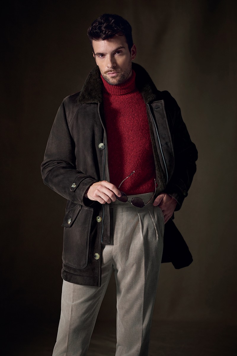 コート233万2000円、ニット39万2700円、パンツ24万7500円、サングラス11万8800円/すべてブルネロクチネリ(ブルネロ クチネリ ジャパン)