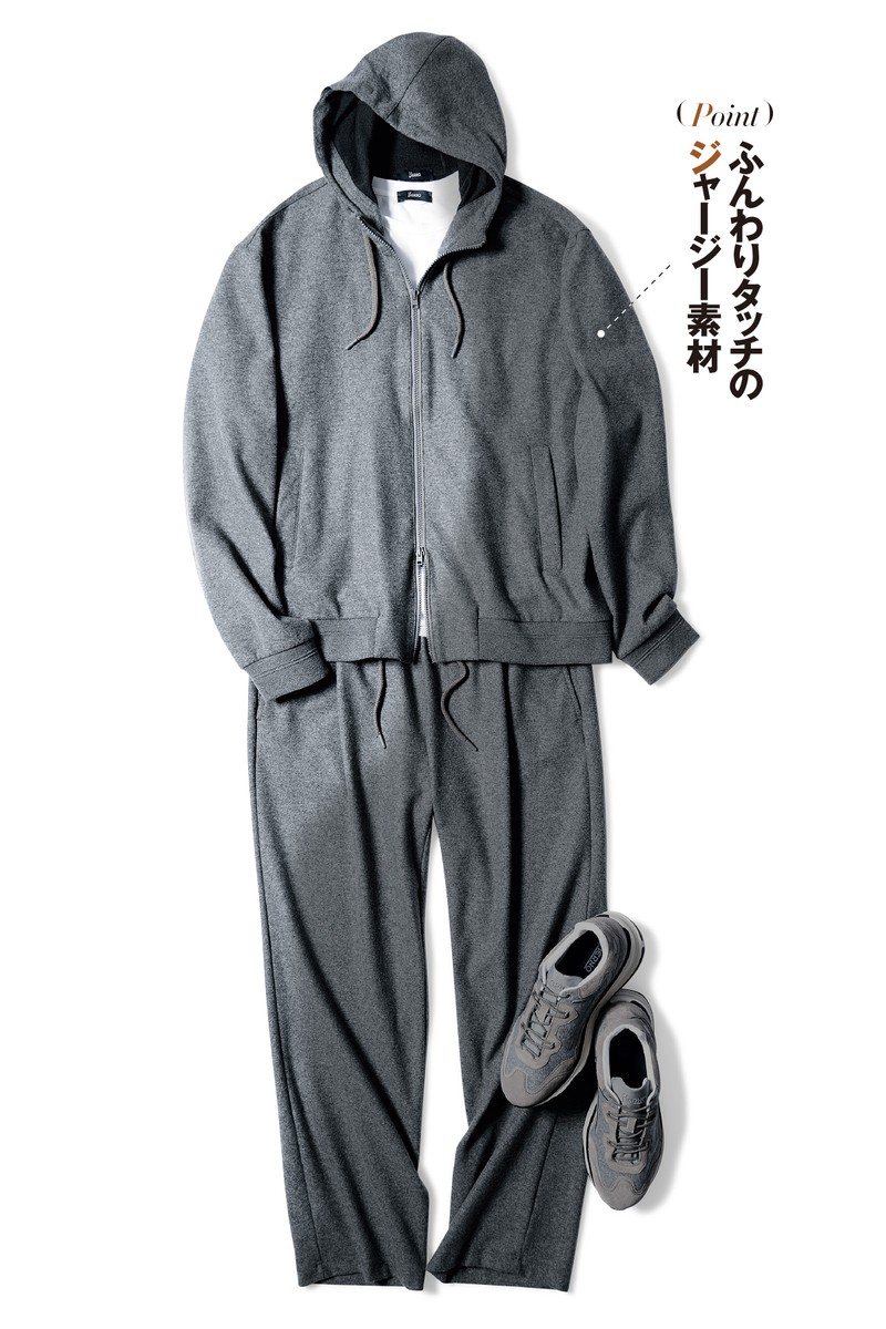 パーカ11万5500円、パンツ7万9200円、Tシャツ3万3000円、スニーカー9万6800円/すべてヘルノ(ヘルノ・ジャパン)