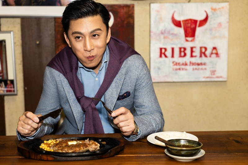行きつけのステーキ店でお決まりの1ポンドを快食! パワー漲る秋の宵
