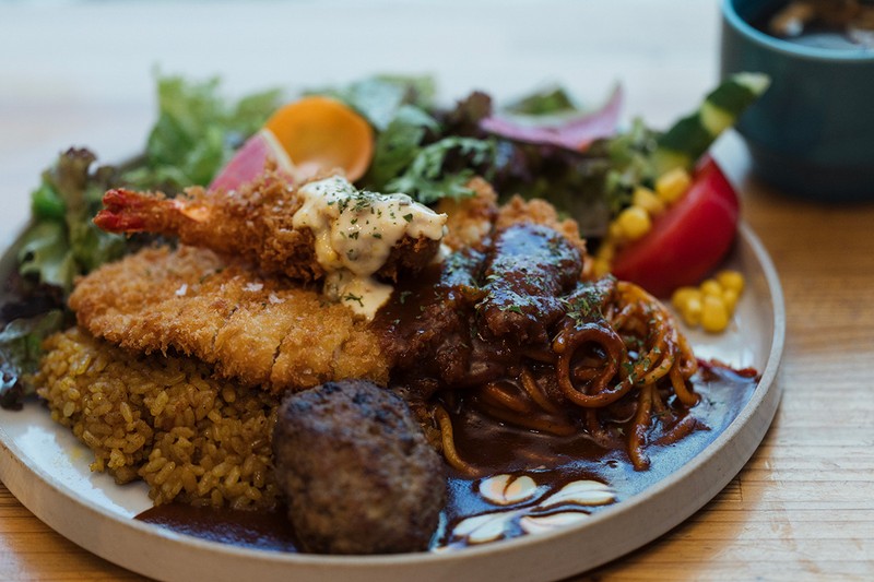 長崎トルコライス食堂 「スペシャルNAGASAKIトルコライス」(1600円/スープ付き)