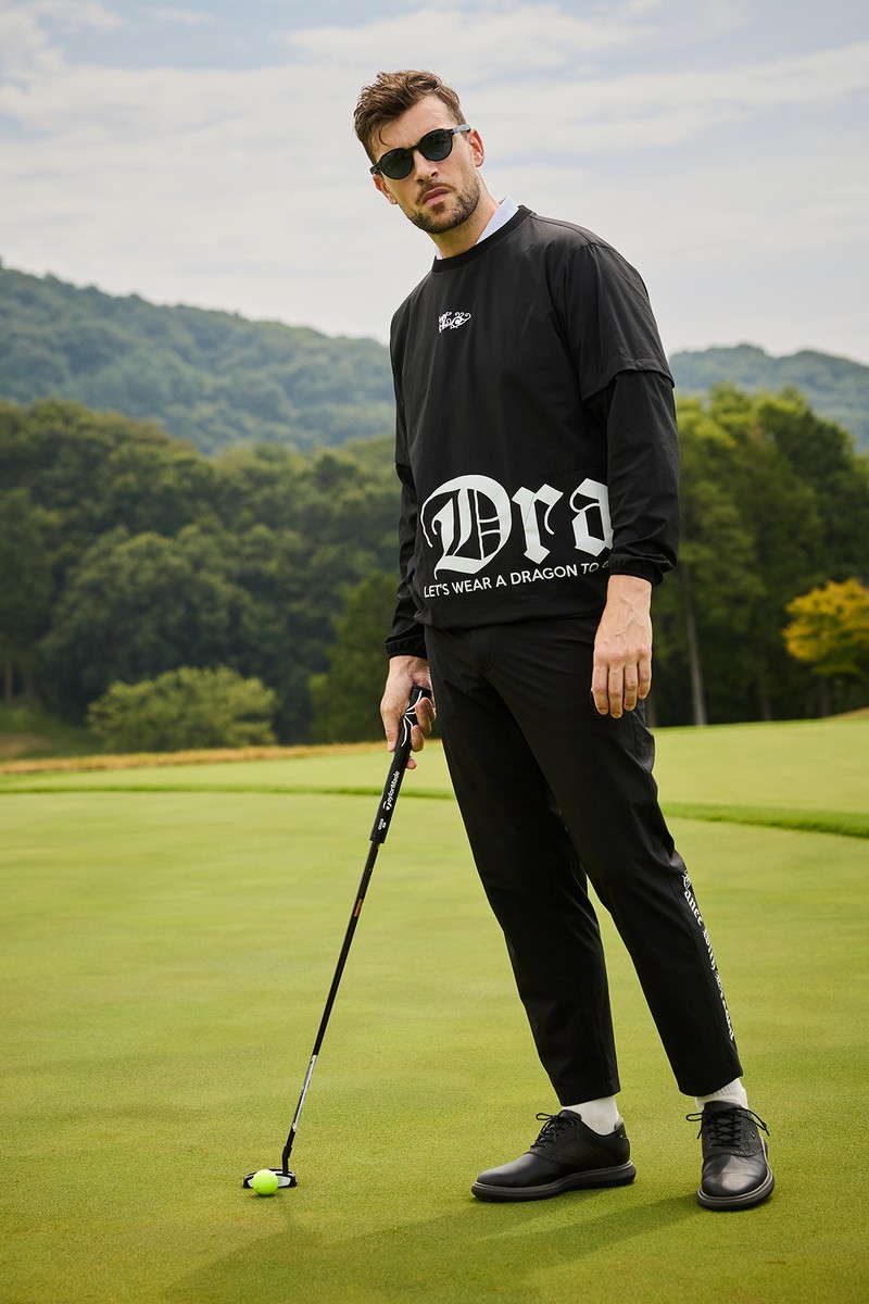 トップス3万9600〜、パンツ3万8500円／ともにダンスウィズドラゴン（買えるLEON）、そのほかはスタイリスト私物