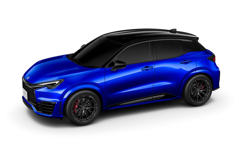 LEXUS LBX MORIZO RR ボディサイズは全長4190mm、全幅1840mm、全高1535mm、ホイールベース2580mm。1.6リッター3気筒ターボエンジンは、最高出力304PS/6500rpm、最大トルク400Nm/3250−4600を発揮。