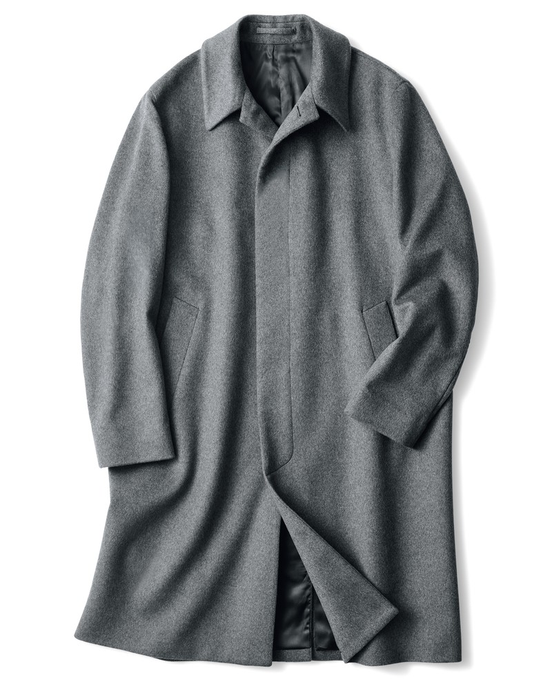 コート44万円／ラルディーニ（トヨダトレーディング プレスルーム）