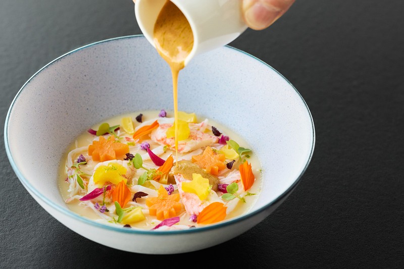 ザ・ペニンシュラ東京　Peter（ピーター） 「毛蟹 北海道産　茶碗蒸しのインスピレーション」