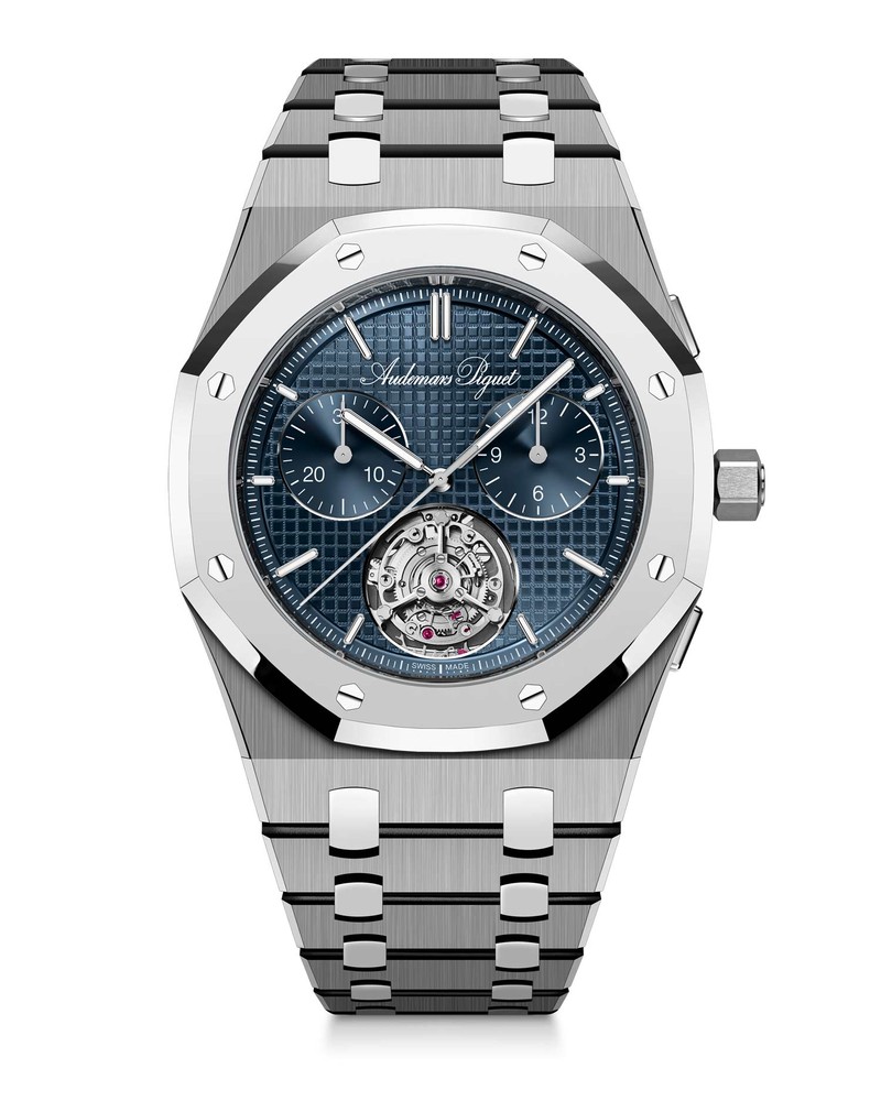 「ロイヤル オーク “ジャンボ”エクストラ シン フライング トゥールビヨン クロノグラフ(RD#5) “150周年アニバーサリー”」自動巻き、チタン+バルクメタリックグラスケース(39mm)✕ブレスレット。世界限定150本。価格要問い合わせ/オーデマ ピゲ(オーデマ ピゲ ジャパン)