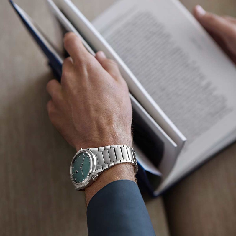 「トンダ GF GMT ラトラパンテ ヴェルツァスカ」 自動巻き、SSケース+Ptベゼル(40mm)×SSブレスレット。468万6000円(パルミジャーニ・フルリエ ブティック銀座)