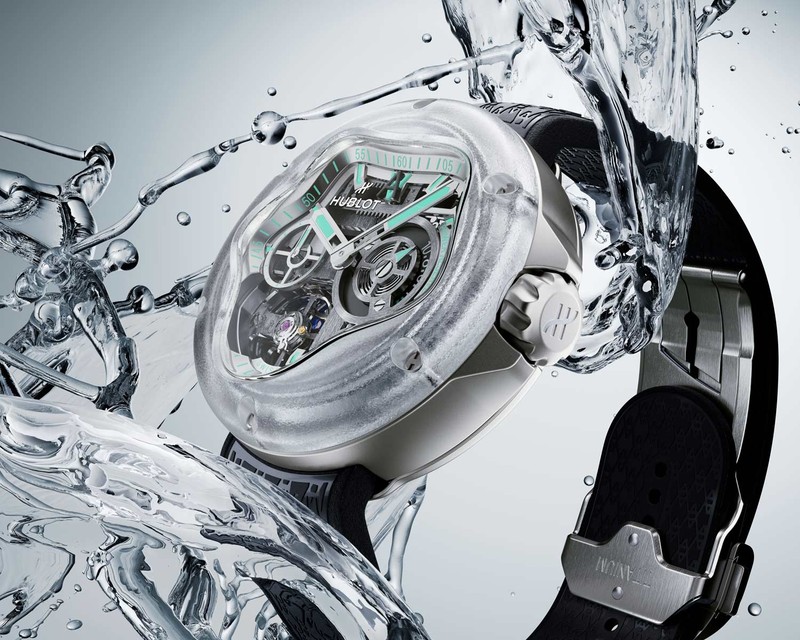 「MP-17 メカ-10 アーシャム スプラッシュ チタニウム サファイア」手巻き、Ti×サファイアクリスタルケース(42mm)、ラバーストラップ。世界限定99本(日本国内は直営ブティック限定、伊勢丹新宿先行発売)。904万2000円/ウブロ