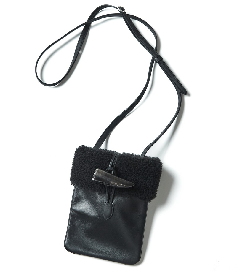 スマホケース、ミニバッグ、ポーチ、コーデ