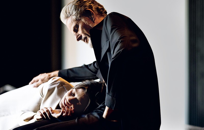 男性●シャツ4万8400円、パンツ3万9600円/ともにデヴォレ インチピット(バインド ピーアール)