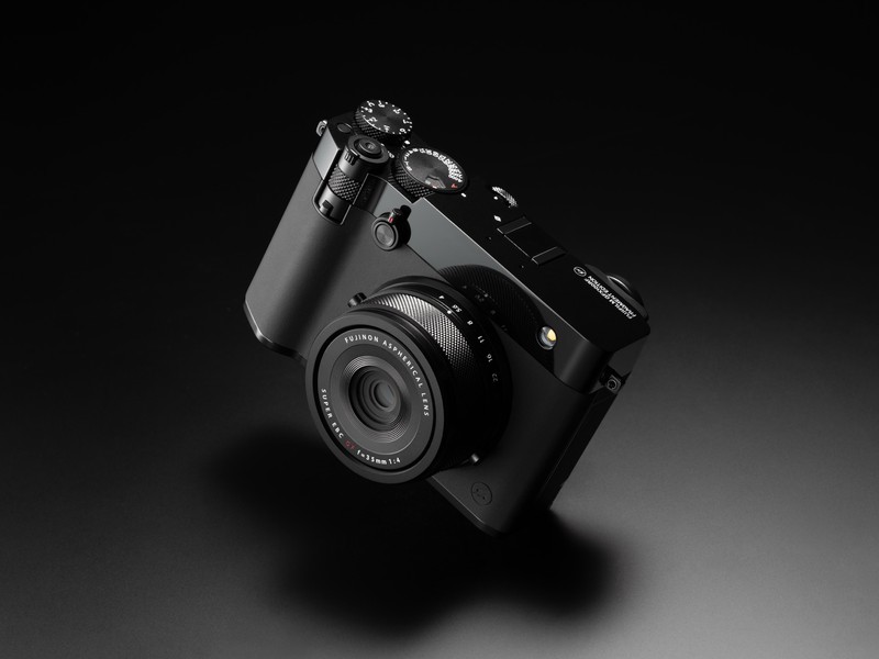 藤原ヒロシ × GFX100RF FRAGMENT EDITION