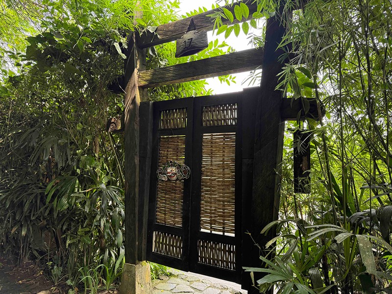 各バレにもクルクル(右に吊るされた木)を設置。