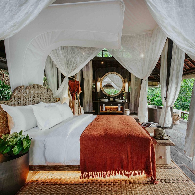 L字の天蓋のようなものが“イブニング ブリーズ”。