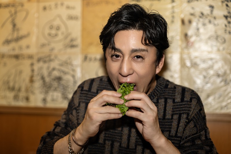 「本とさや 浅草・老舗焼肉店の豪快カルビにガブリッ! 幸四郎、獅子になる!