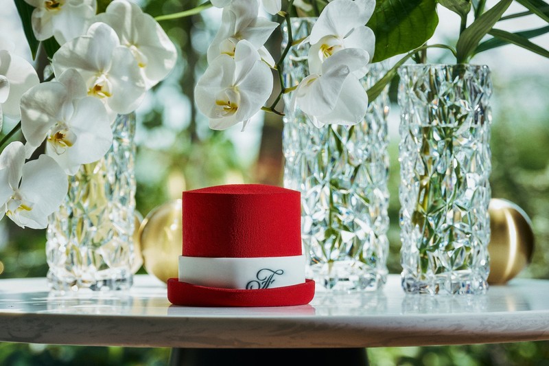 「スカーレット シルクハット」1万8000円(高さ12×直径15cm)※25台限定