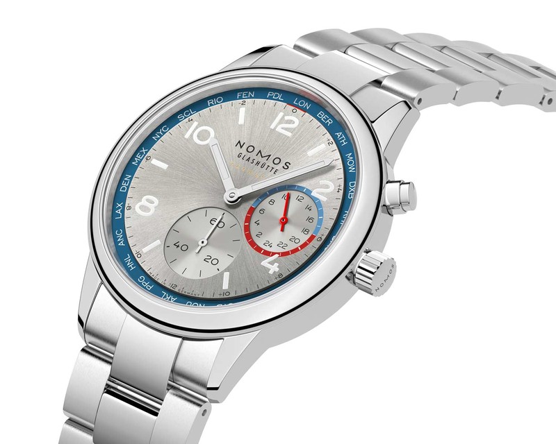 「クラブ・スポーツ ネオマティック ワールドタイマー シルバー」自動巻き、SSケース(40mm)×ブレスレット。10気圧防水。77万2200円/ノモス(ノモス グラスヒュッテ表参道ブティック)