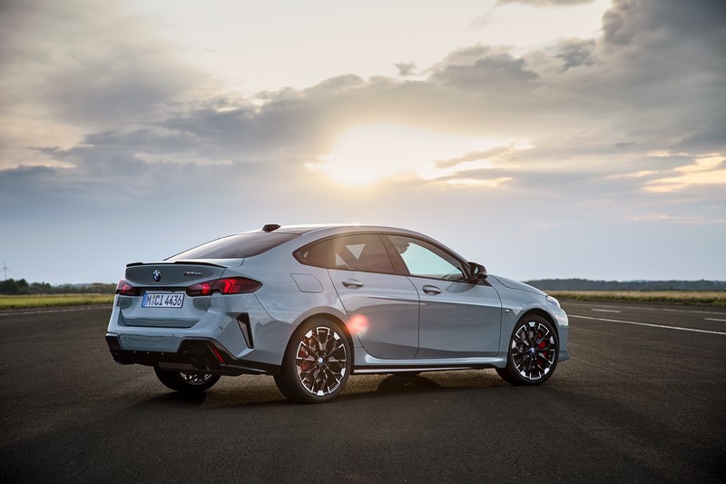 ▲ BMW M235 xDrive グランクーペのボディサイズは、全長4550mm、全幅1800mm、全高1435mm、ホイールベース2670mm。車両本体価格は734万円