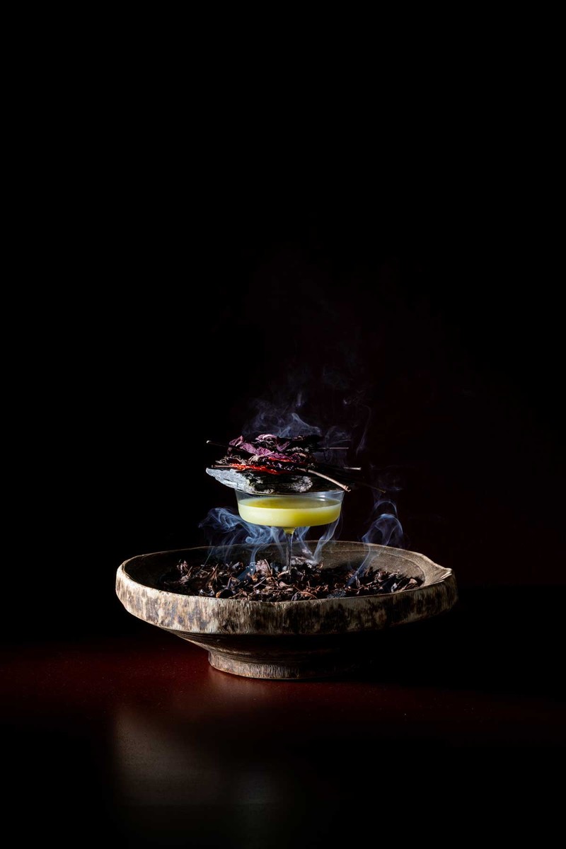 ノンアルカクテル「Takibi」（1800円）は、焚き木をイメージ。