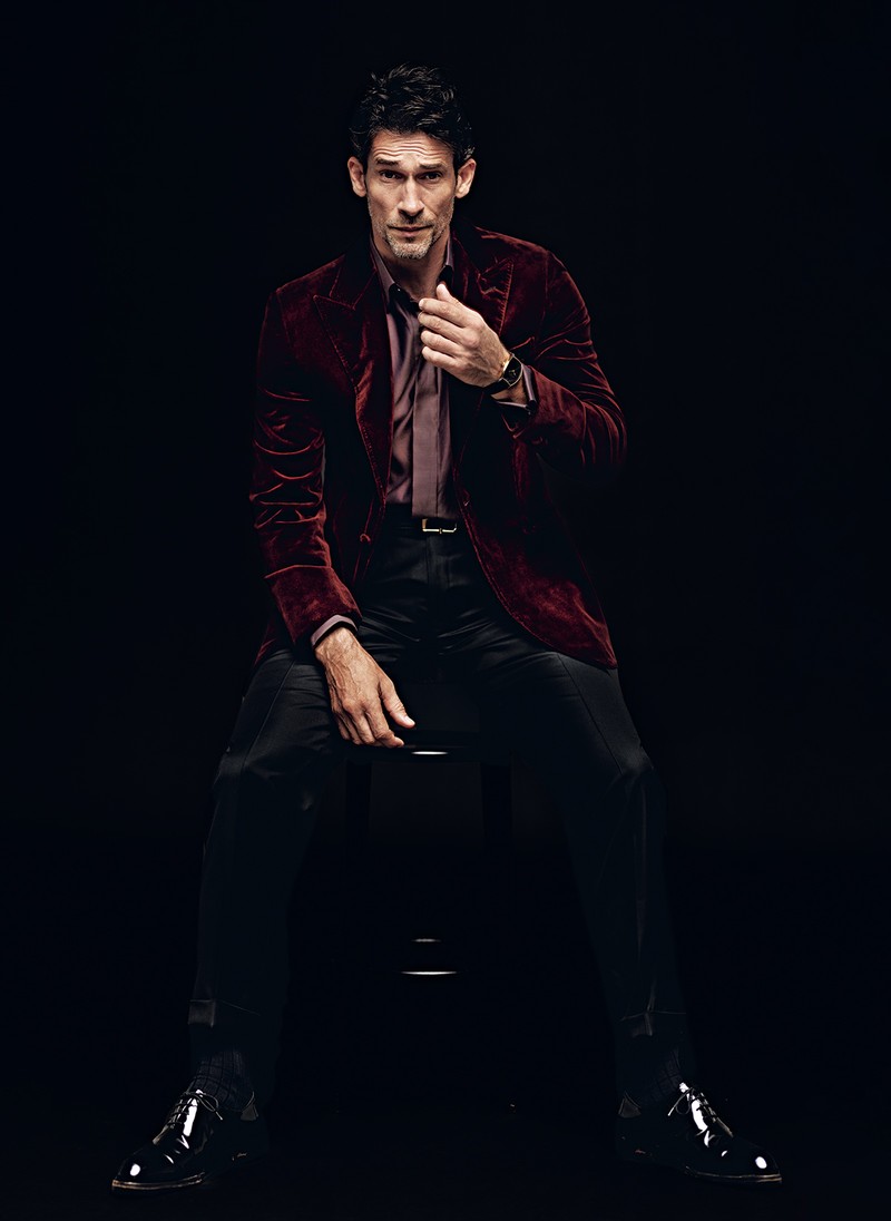 ジャケット71万5000円、シャツ15万9500円、パンツ14万3000円、靴18万5900円、ベルトは参考商品／すべてブリオーニ（ブリオーニ クライアントサービス）