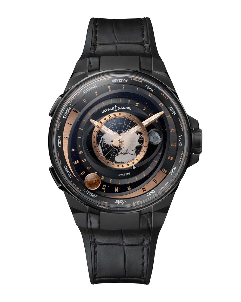 「ブラスト ムーンストラック」自動巻き、ブラックセラミック×ブラックDLCのTiケース（45mm）、アリゲーターストラップ。30m防水。価格要問い合わせ／ユリス・ナルダン（ソーウインド ジャパン）