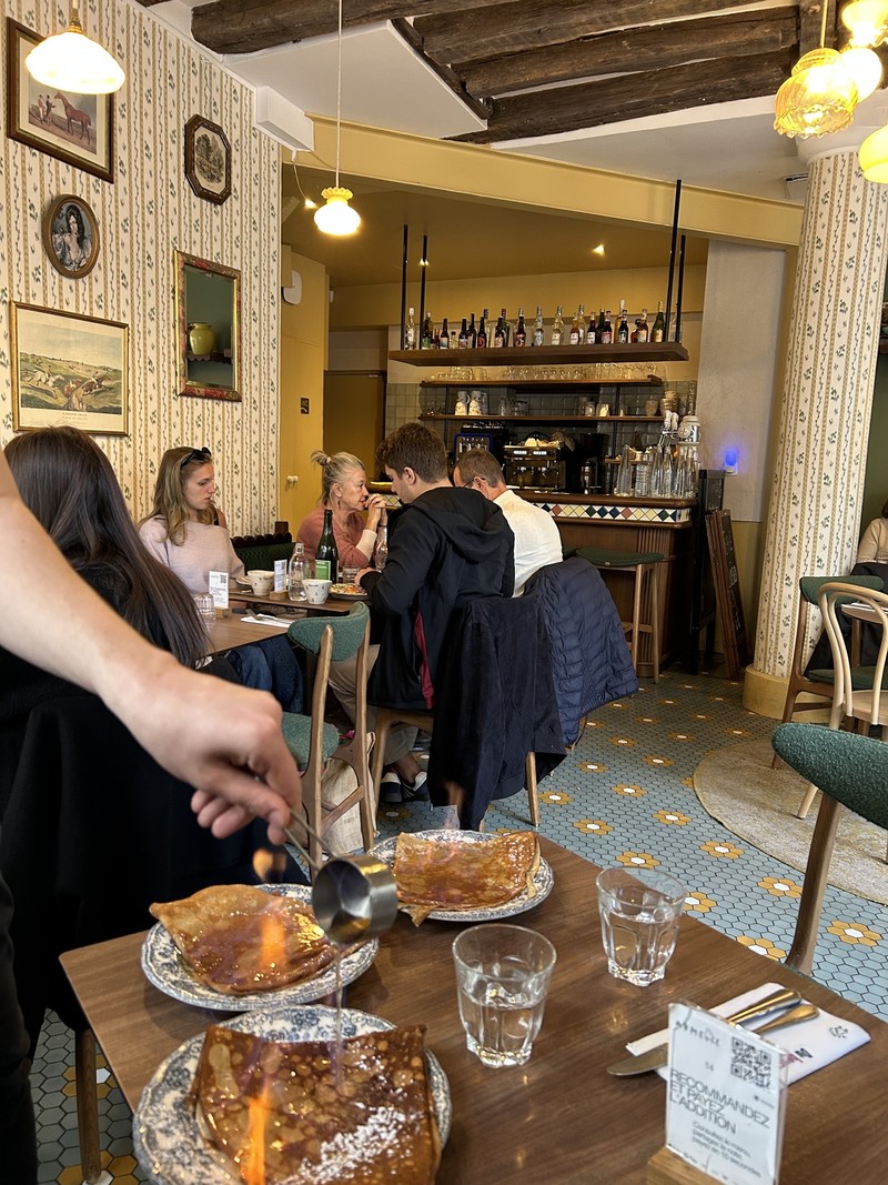  「ARMELLE」で注文した「クレープシュゼット」。