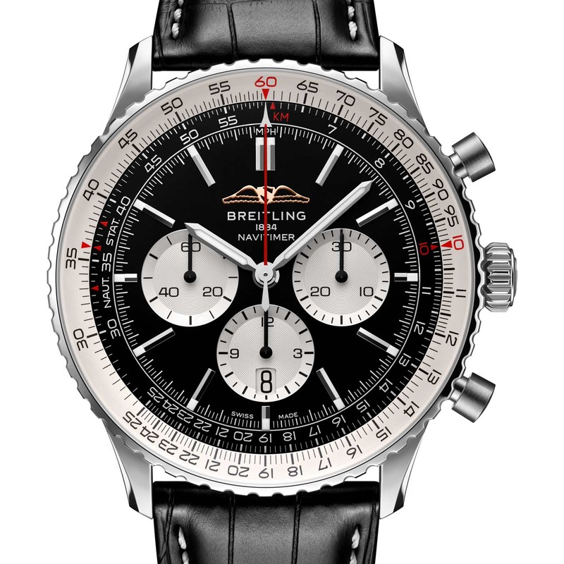 世界で初めて計算尺ベゼルを搭載したブライトリングの「ナビタイマー」。本記事後半で詳しく説明します。「ナビタイマー B01 クロノグラフ 46」自動巻き、SSケース（46mm）、アリゲーターストラップ。131万4500円／ブライトリング（）
