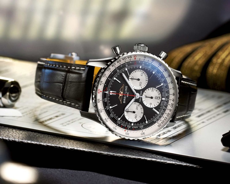 「ナビタイマー B01 クロノグラフ 46」自動巻き、SSケース（46mm）、アリゲーターストラップ。131万4500円／ブライトリング（）