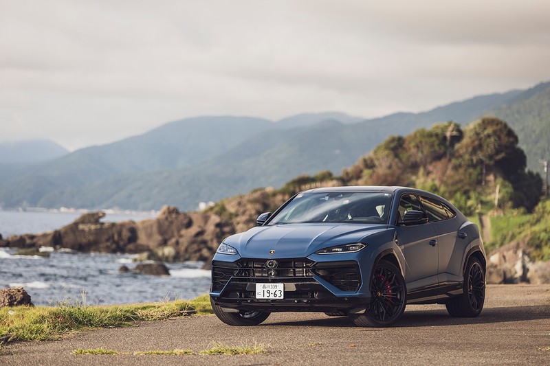 マイナーチェンジでプラグインハイブリッドになった「ウルスSE」