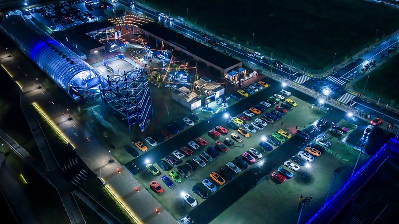 東京江東区・有明アーバンスポーツパークにおいて開催されたLamborghini Day Japan 2025。総勢100台を超えるランボルギーニが集結し歌舞伎座や銀座の街を駆け抜けるパレードラインも実施された。