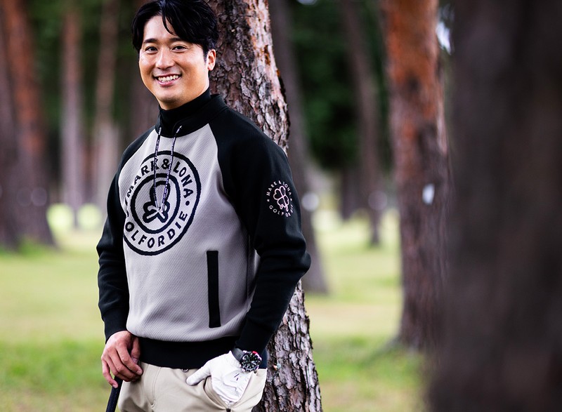 武田 竜　「ザ・ゴルフクラブ竜ヶ崎」　プルオーバー7万1500円、ポロシャツ2万9700円、パンツ5万8300円／マーク＆ロナ （マーク＆ロナ 青山店）